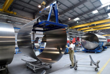 Spolu so slabými údajmi o tržbách v priemysle však naznačuje pokles objednávok ďalší utlmený štvrťrok a podporuje odhad, že nadchádzajúce oživenie bude len mierne, dodal ekonóm. FOTO: REUTERS