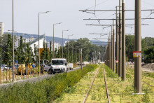 Stavebný úrad v bratislavskej Petržalke vydal rozhodnutie, ktorým povolil užívanie niektorých stavebných objektov v rámci projektu novej električkovej trate. FOTO: TASR/Dano Veselský