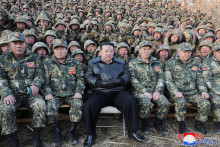 Podľa ukrajinského prezidenta Volodymyra Zelenského už v Kurskej oblasti padlo alebo bolo zranených vyše tritisíc severokórejských vojakov. FOTO: REUTERS/KCNA
