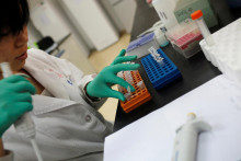 Oznámený krok je podľa agentúry Bloomberg súčasťou recipročných obmedzení pri verejnom obstarávaní na zdravotnícke pomôcky pre firmy so sídlom v EÚ. FOTO: REUTERS
