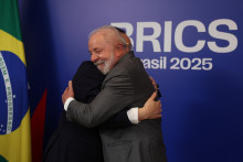 Brazílský prezident Luiz Inacio Lula da Silva a čínsky premiér Li Čchiang. FOTO: REUTERS