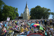 Veriaci počas slávnostnej odpustovej svätej omše, ktorá je súčasťou Levočskej púte 6. júla 2025 na levočskej Mariánskej hore. FOTO: TASR/František Iván