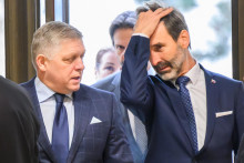 Na snímke predseda vlády Robert Fico a minister zahraničných vecí a európskych záležitostí Juraj Blanár FOTO: TASR/J. Novák