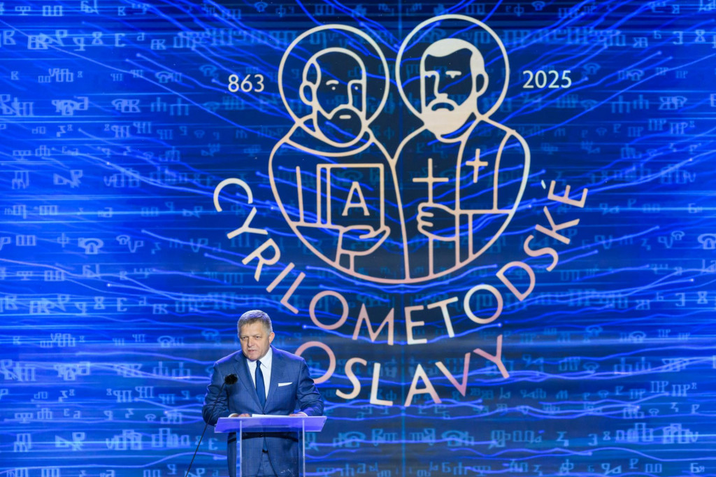 Predseda vlády Robert Fico počas galavečera v rámci osláv sviatku Cyrila a Metoda na Devíne v Bratislave. FOTO: TASR/Jaroslav Novák