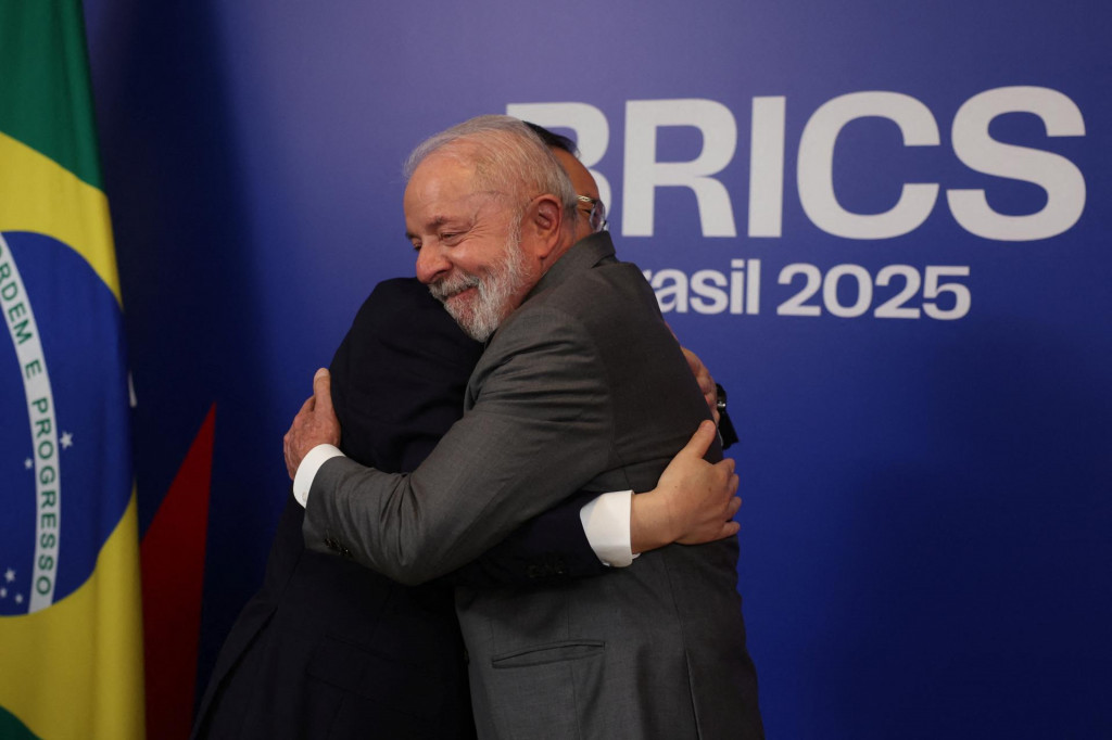 Brazílský prezident Luiz Inacio Lula da Silva a čínsky premiér Li Čchiang. FOTO: REUTERS