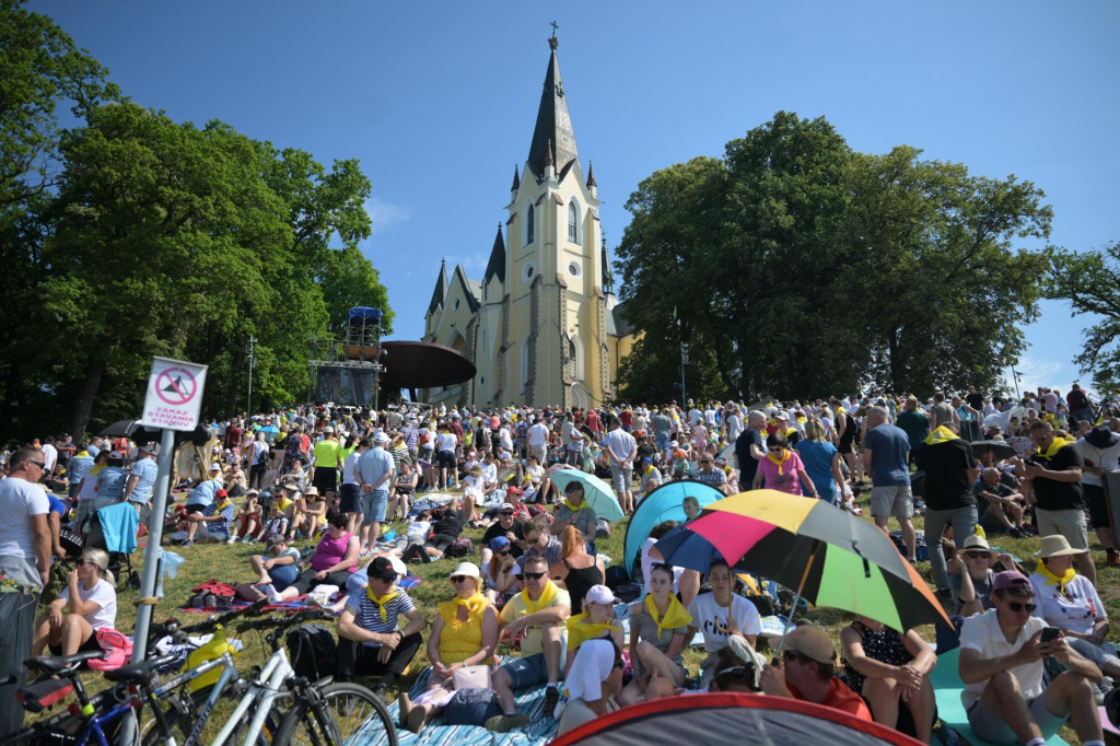 Veriaci počas slávnostnej odpustovej svätej omše, ktorá je súčasťou Levočskej púte 6. júla 2025 na levočskej Mariánskej hore. FOTO: TASR/František Iván