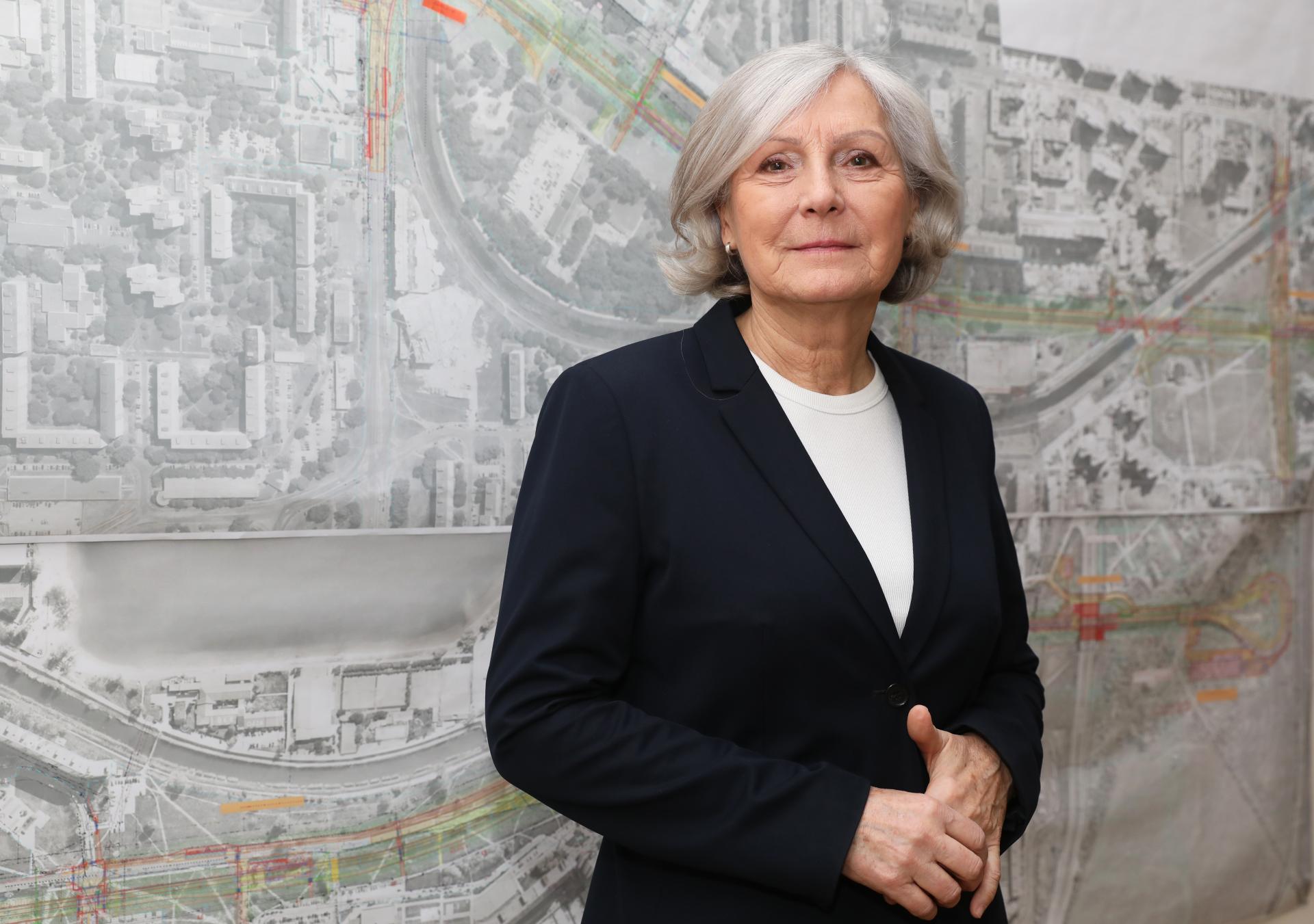 Kratochvílová bude na starostku Petržalky kandidovať až o rok, uviedol Vallo