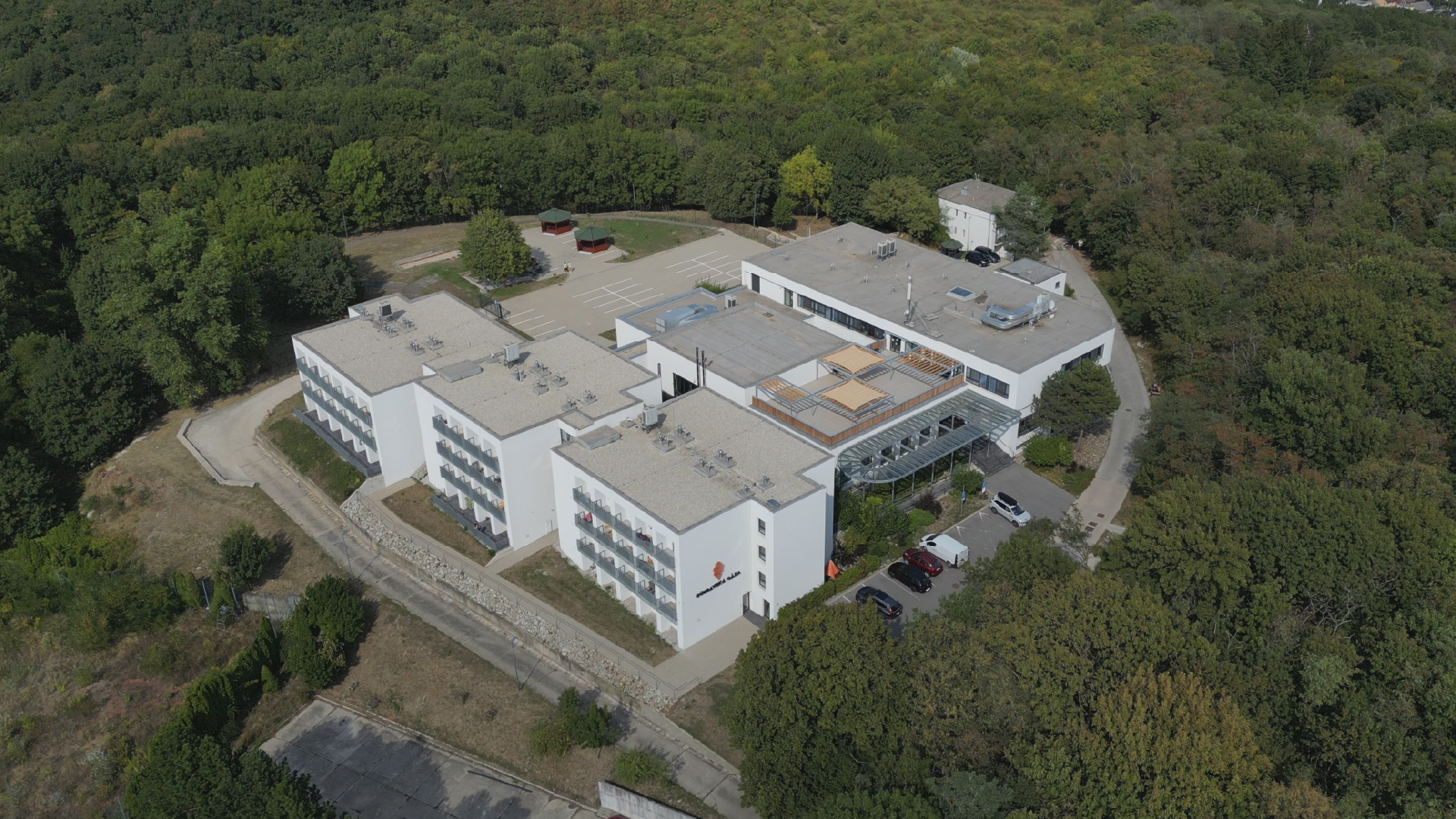 Domovy pre seniorov chýbajú, riešenie ponúka JTRE, Cresco aj Penta. V Bratislave sa rozširuje veľký komplex