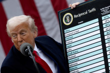 Trumpova administratíva ozrejmila, že nové clá začnú platiť od 1. augusta a ich výšku pre jednotlivých partnerov postupne upresní. FOTO: REUTERS