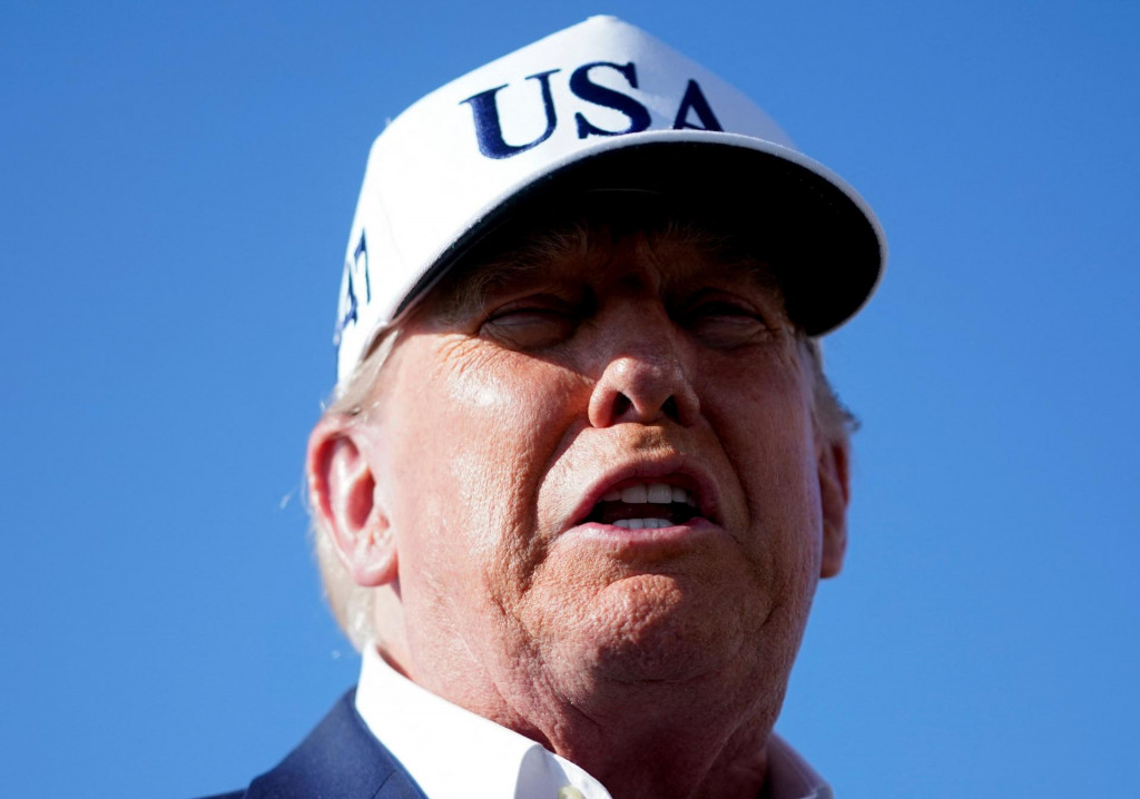 Trump predtým vyzval brazílske úrady, aby „nechali Bolsonara na pokoji“, pričom upozornil na opakované útoky, ktorým brazílsky exprezident čelí v rámci súdneho procesu za údajný pokus o prevrat po voľbách v roku 2022. FOTO: REUTERS