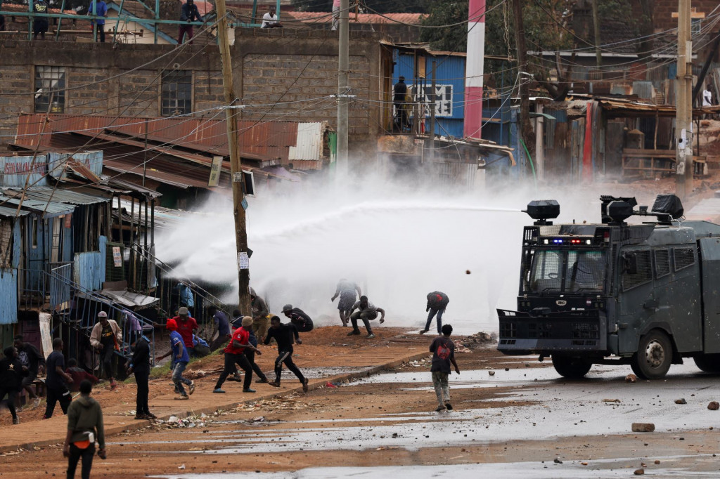 Policajný zásah na protestoch v Nairobi. FOTO: REUTERS