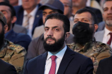 Čo zamýšľa so Sýriou dočasný prezident a bývalý džihádista Ahmad Šara? Koncom mája nechýbal na oslavách sýrskeho oslobodenia v Aleppe. FOTO: Reuters.
