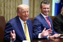 Americký prezident Donald Trump a minister obrany Pete Hegseth. FOTO: Reuters