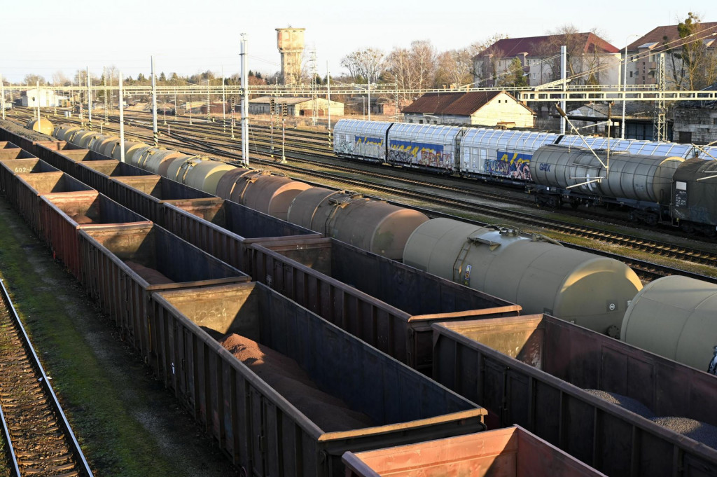 Nový zabezpečovací systém má tiež prispieť k zníženiu meškaní, zvýšeniu kapacity železničnej infraštruktúry a zároveň posilniť cezhraničnú dostupnosť. FOTO: TASR/Roman Hanc