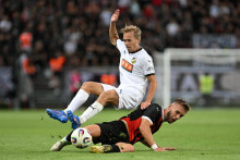 Vpravo hráč Trnavy Miloš Kratochvíl a hráč Häckenu Pontus Dahbo počas zápasu 1. predkola Európskej ligy medzi FC Spartak Trnava a BK Häcken v Trnave. FOTO: TASR/Lukáš Grinaj