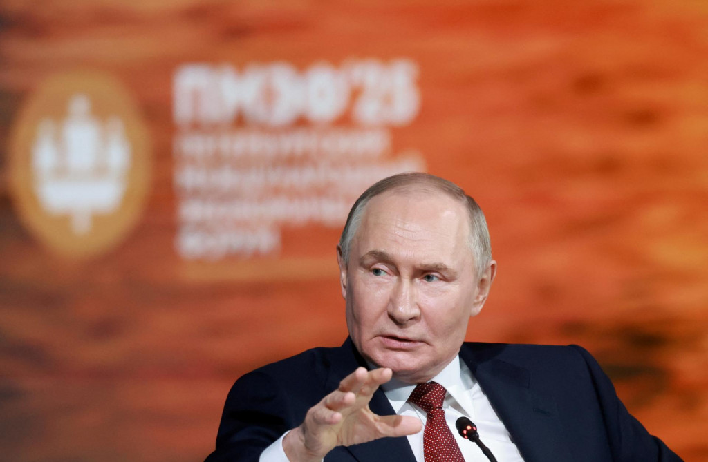 Ruský prezident Vladimir Putin prakticky každý týždeň prekonáva rekordy v počte rakiet a dronov vyslaných na ukrajinské mestá. FOTO: Reuters
