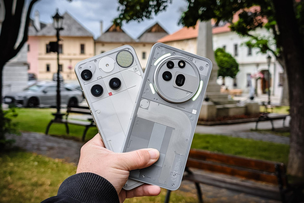 Zľava Nothing Phone (3) a Nothing Phone (3a) Pro sú dva aktuálne najlepšie vybavené modely z dielne londýnskeho výrobcu. FOTO: HN/Patrik Koreň