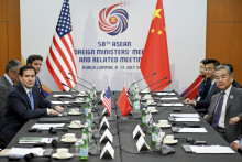 Americký minister zahraničných vecí Marco Rubio a šéf čínskej diplomacie Wang I. FOTO: TASR/AP