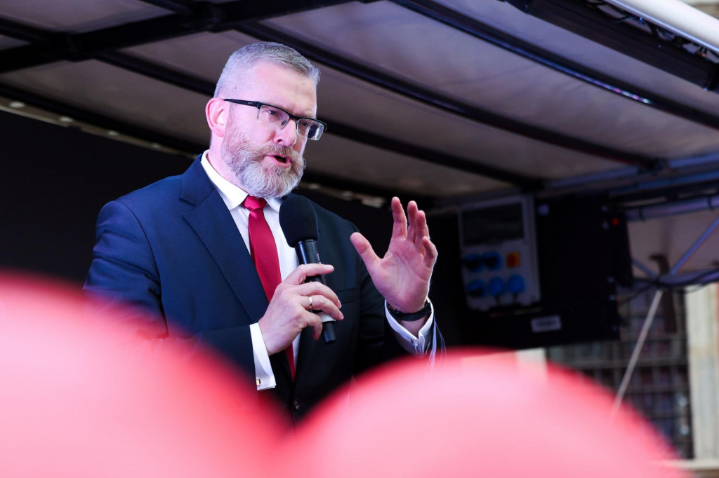 Krajne pravicový poslanec Európskeho parlamentu Grzegorz Braun. FOTO: TASR/PAP