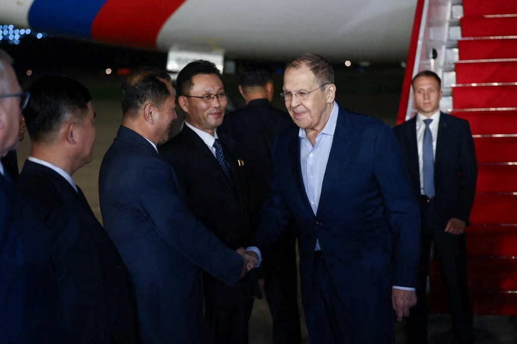Ruský minister zahraničných vecí Sergej Lavrov pricestoval do severokórejského Wonsanu. FOTO: Reuters