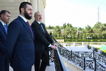 Azerbajdžanský prezident Ilham Alijev a dočasný sýrsky prezident Ahmad Šara. FOTO: TASR/AP