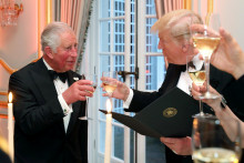 Americký prezident Donald Trump a kráľ Karol III. (4. júna 2019). FOTO: Reuters
