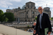 Nemecký kancelár Friedrich Merz prisľúbil Ukrajine obranné systémy Patriot v dôsledku znásobenia ruských vzdušných útokov. FOTO: Reuters
