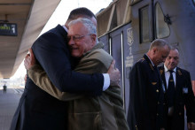 Osobitný vyslanec prezidenta USA Donalda Trumpa pre Ukrajinu Keith Kellogg a vedúci kancelárie ukrajinskej hlavy štátu Andrij Jermak. FOTO: X/Andrij Jermak