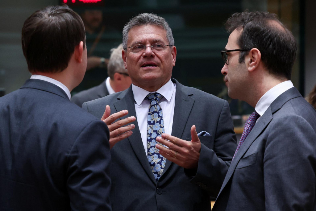 Európsky komisár pre obchod Maroš Šefčovič a španielsky minister hospodárstva, obchodu a podnikania Carlos Cuerpo. FOTO: REUTERS