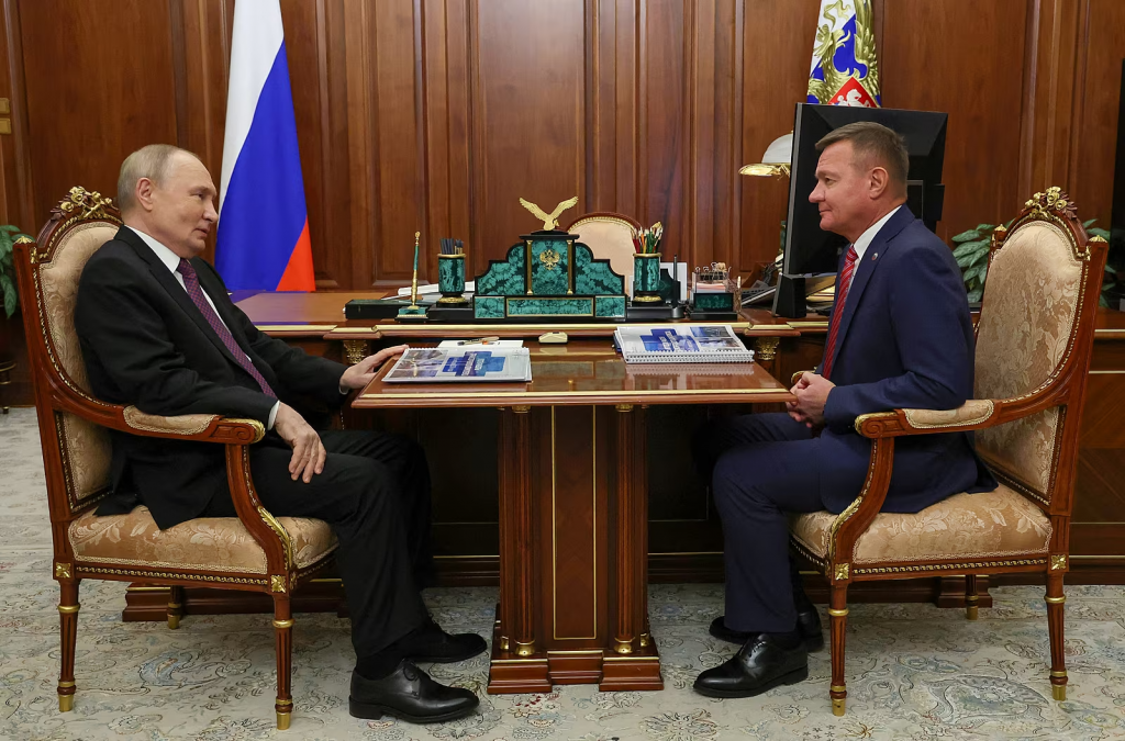 Ruský minister dopravy Roman Starovojt s ruským prezidentom Vladimirom Putinom. (30. januára 2025) FOTO: REUTERS