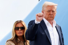 Americký prezident Donald Trump s manželkou Melaniou. FOTO: Reuters