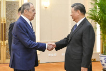 Ruský minister zahraničných vecí Sergej Lavrov sa stretol s čínskym lídrom Si Ťin-pchingom, FOTO: TASR/AP