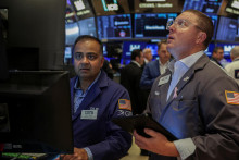 Dow Jonesov index, ktorý zahŕňa akcie tridsiatich popredných amerických podnikov, stratil 0,98 percenta a zakončil obchodovanie na 44 023,29 bodu. FOTO: REUTERS
