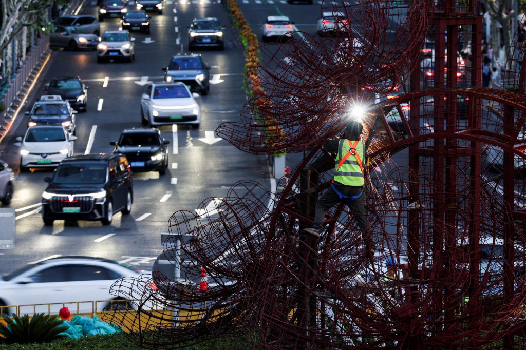 Čínska ekonomika v druhom štvrťroku medziročne vzrástla o 5,2 percenta. FOTO: Reuters