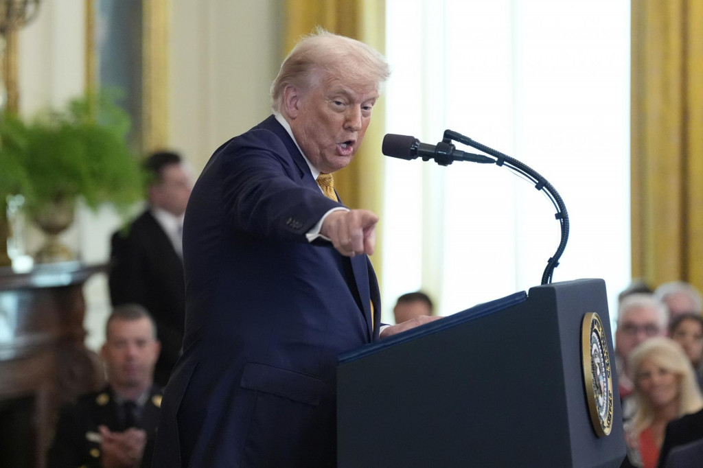 Americký prezident Donald Trump reční počas slávnostného podpisu zákona o zastavení obchodovania s fentanylom. FOTO: TASR/AP