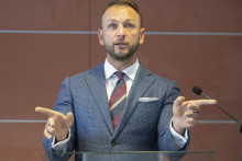 Na snímke minister vnútra SR Matúš Šutaj Eštok (Hlas-SD) počas tlačovej konferencie, na ktorej predstavil novú prezidentku Policajného zboru SR 27. januára 2025 v Bratislave. Novou prezidentkou Policajného zboru bude Jana Maškarová. Na pozícii nahradí Ľubomíra Soláka, ktorý vo funkcii skončil v súvislosti s útokom na gymnáziu v Spišskej Starej Vsi. FOTO TASR - Martin Baumann FOTO: Martin Baumann