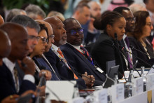 Guvernér Rezervnej banky Južnej Afriky Lesetja Kganyago sa prihovára delegátom na finančnom stretnutí G20 v Durbane. FOTO: Reuters