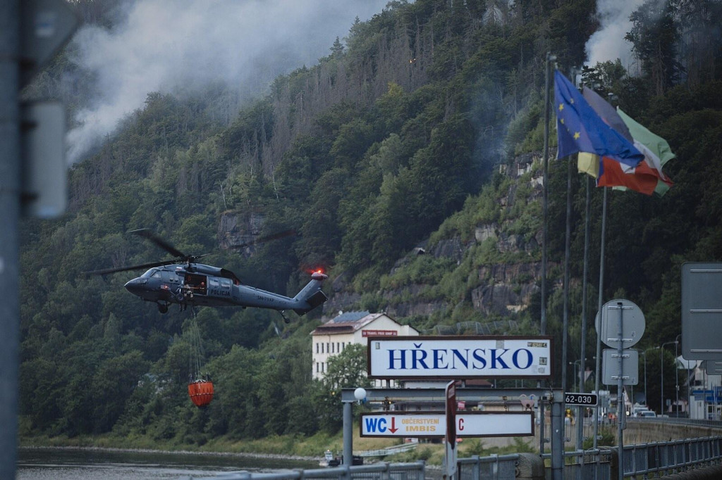 Lesný požiar v Národnom parku České Švajčiarsko. FOTO: MAFRA/Michal Sváček