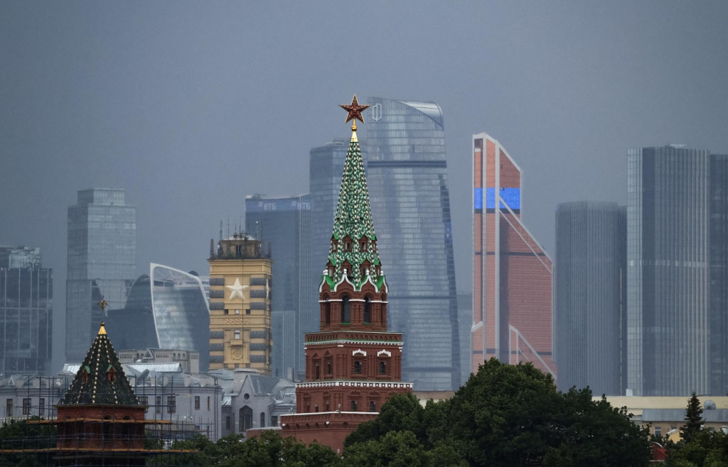 Moskva a Kyjev sa počas viac ako tri roky trvajúcej vojny vzájomne obviňujú z útokov na civilistov, čo obe strany popierajú. FOTO: REUTERS