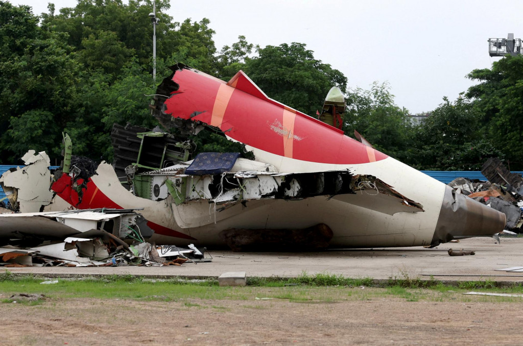 Vrak lietadla Boeing 787-8 Dreamliner spoločnosti Air India. FOTO: Reuters