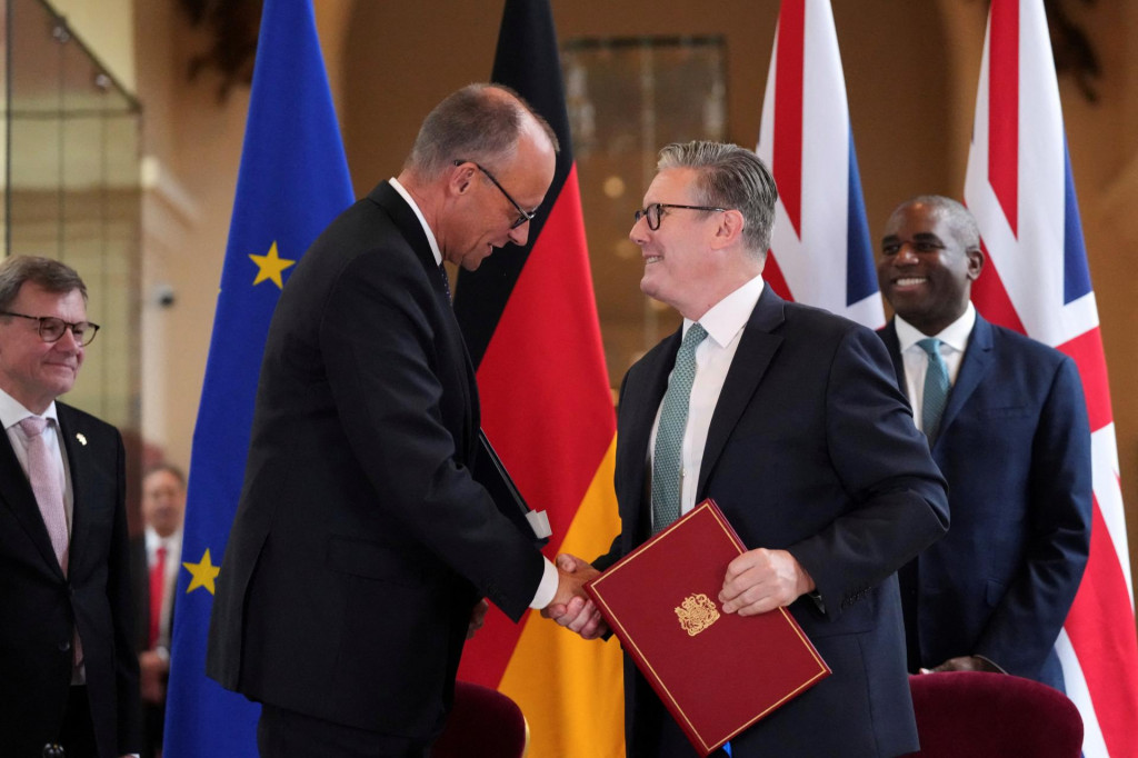 Britský premiér Keir Starmer a nemecký kancelár Friedrich Merz. FOTO: Reuters