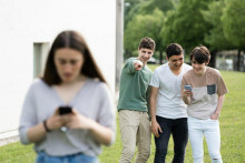 Študenti sa na školách stretávajú so šikanou aj zosmiešňovaním.