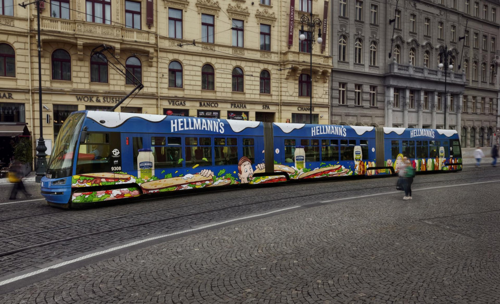 Kreatívna kampaň pre Hellmann‘s: Tatarka, street art a električka v hlavnej úlohe.