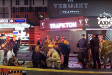 Vodič narazil v Los Angeles autom do davu ľudí. FOTO: Reuters