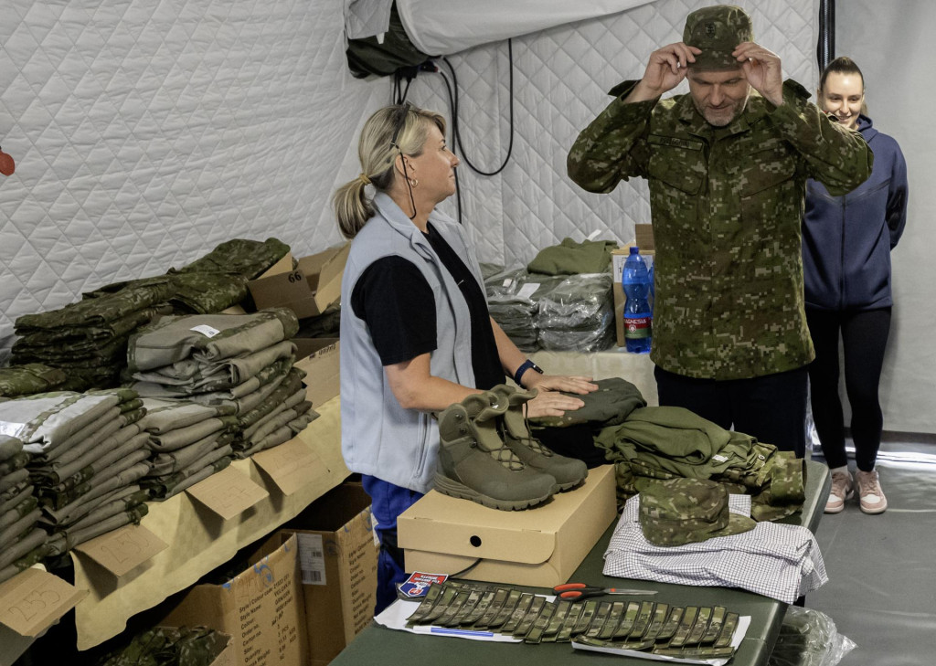 Začal sa prvý turnus pilotného výcviku do Národných obranných síl vo Vojenskom výcvikovom priestore Turecký Vrch. Na snímke prezident Peter Pellegrini. FOTO: TASR/Martin Baumann
