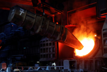 V máji 2025 bol počet zamestnancov v kovospracujúcom a elektrotechnickom priemysle o 2,5 percenta nižší ako v rovnakom období predchádzajúceho roka. FOTO: REUTERS