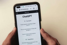 Používanie chatbotov ako je ChatGPT ovplyvňuje náš mozog zásadnými spôsobmi. FOTO: Sanket Mishra/Pexels