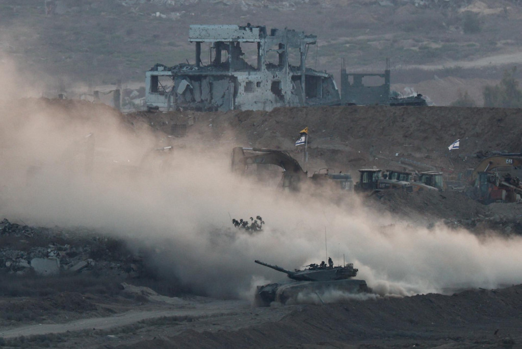 Izraelské tankové manévre v Gaze. FOTO: Reuters