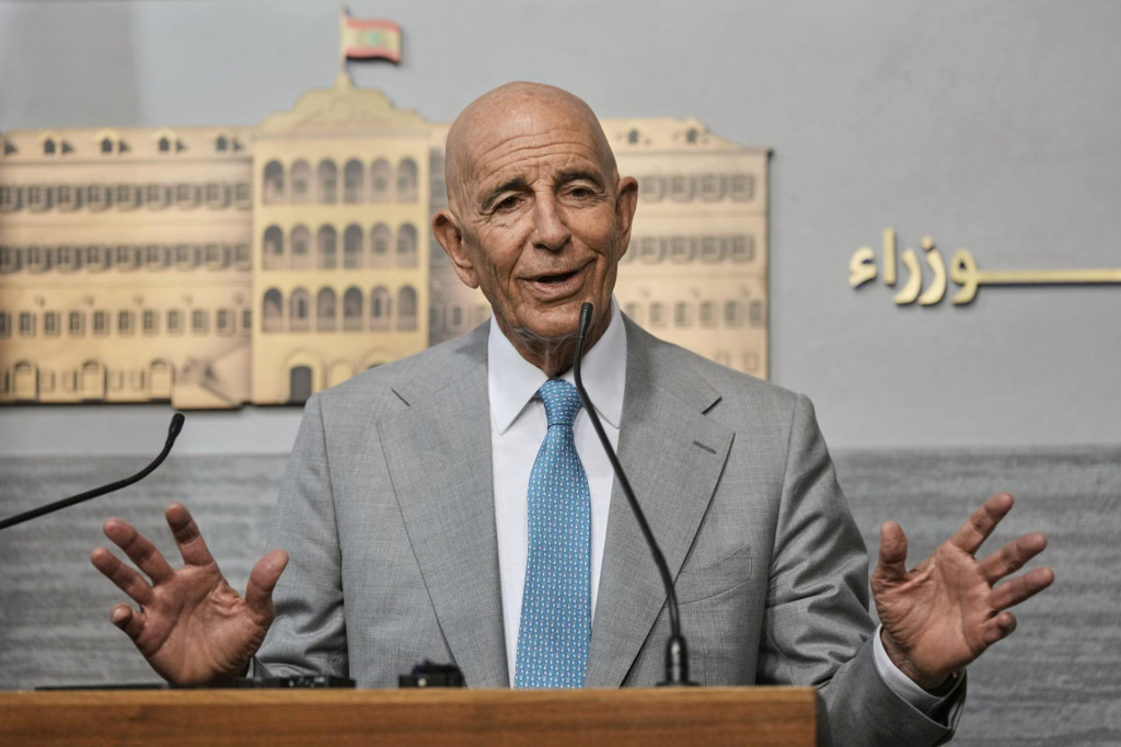 Osobitný americký vyslanec Thomas Barrack hovorí počas tlačovej konferencie v Bejrúte 21. júla 2025. FOTO: TASR/AP