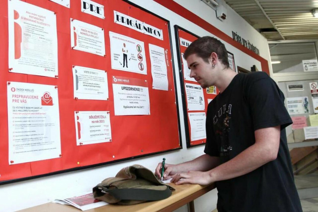 Na západnom Slovensku je výrazne viac voľných pracovných miest ako uchádzačov, zatiaľ čo na východe je situácia opačná. FOTO: TASR/M. Kalina